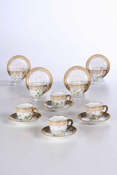 Dieci tazze da moca con piattino dal Servizio Flora Danica<BR>Danimarca, Manifattura Royal Copenhagen, 1963  - Asta Maioliche e Porcellane - Associazione Nazionale - Case d'Asta italiane