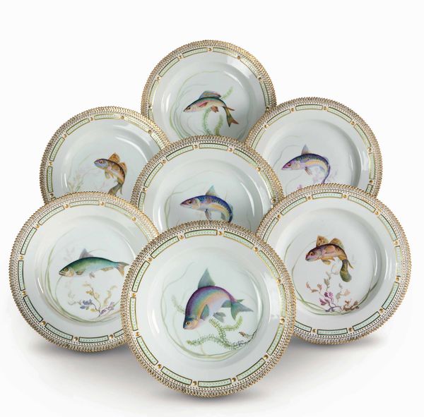 Tredici piatti piani dal servizio Flora Danica<BR>Danimarca, Manifattura Royal Copenhagen, 1956-1963  - Asta Maioliche e Porcellane - Associazione Nazionale - Case d'Asta italiane