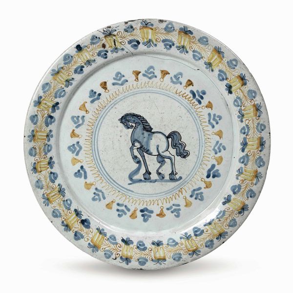 Grande piatto<BR>Campania, ultimo terzo del XVII secolo  - Asta Maioliche e Porcellane - Associazione Nazionale - Case d'Asta italiane