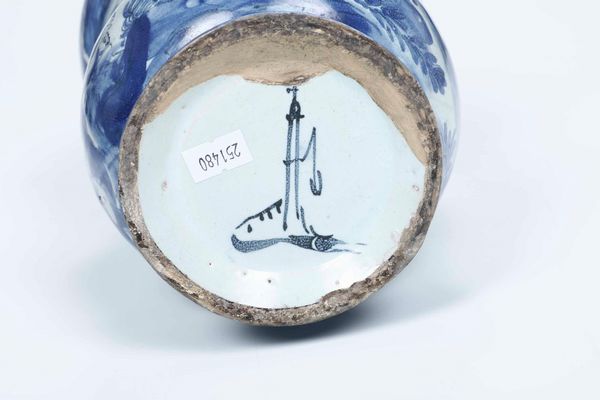 Albarello<BR>Savona, Manifattura Chiodo, inizio del XVIII secolo<BR>  - Asta Maioliche e Porcellane - Associazione Nazionale - Case d'Asta italiane