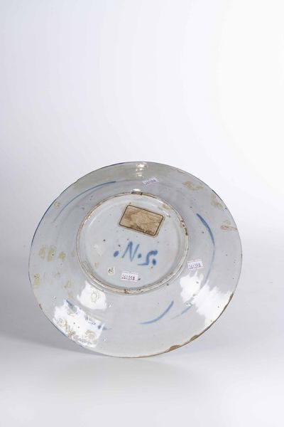 Piatto<BR>Liguria, prima met del XVIII secolo  - Asta Maioliche e Porcellane - Associazione Nazionale - Case d'Asta italiane