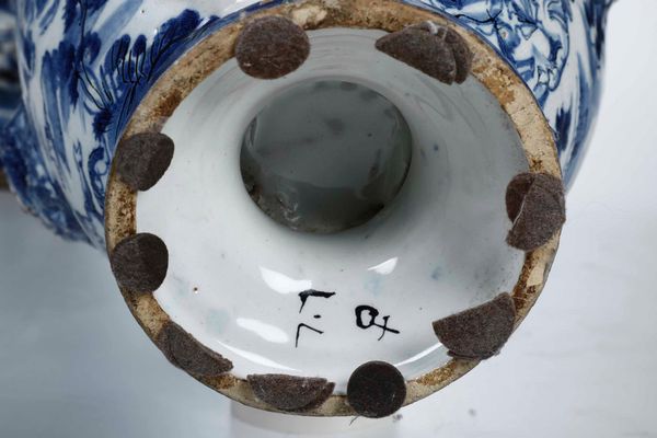 Coppia di stagnoni di farmacia  <BR>Savona, Fabbrica di Domenico Lorenzo Levantino, sesto decennio del XVIII secolo  - Asta Maioliche e Porcellane - Associazione Nazionale - Case d'Asta italiane