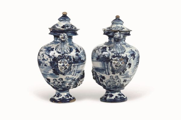 Coppia di stagnoni di farmacia  <BR>Savona, Fabbrica di Domenico Lorenzo Levantino, sesto decennio del XVIII secolo  - Asta Maioliche e Porcellane - Associazione Nazionale - Case d'Asta italiane