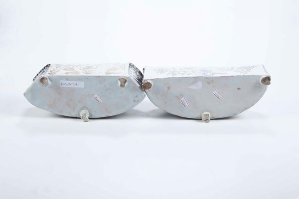 Due fioriere<BR>Spagna, Manifattura di Alcora, verso la met del XVIII secolo<BR>  - Asta Maioliche e Porcellane - Associazione Nazionale - Case d'Asta italiane