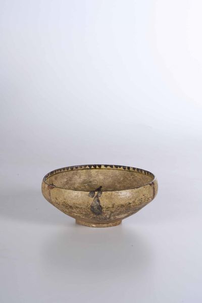 Coppa<BR>Persia (Iran), X-XI secolo<BR>  - Asta Maioliche e Porcellane - Associazione Nazionale - Case d'Asta italiane