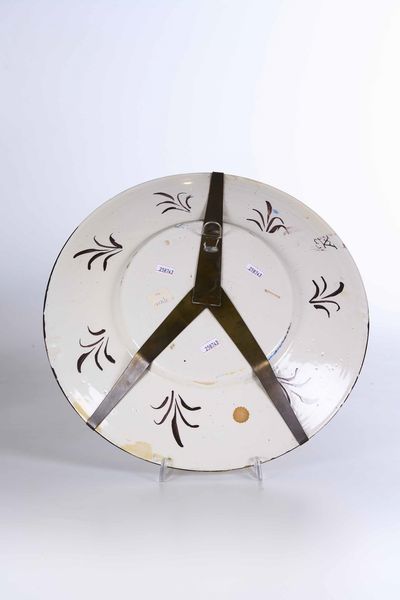 Grande piatto<BR>Pavia, Bottega Rampini, inizi del XVIII secolo<BR>  - Asta Maioliche e Porcellane - Associazione Nazionale - Case d'Asta italiane