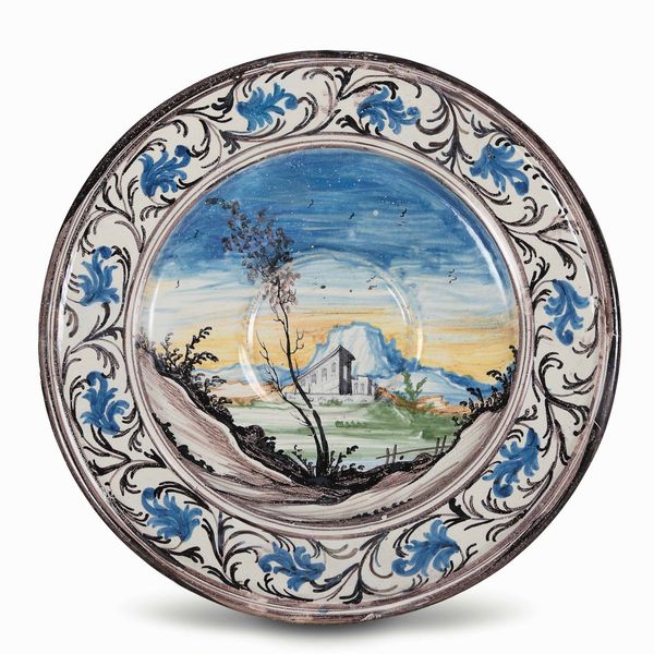 Grande piatto<BR>Pavia, inizio del XVIII secolo  - Asta Maioliche e Porcellane - Associazione Nazionale - Case d'Asta italiane