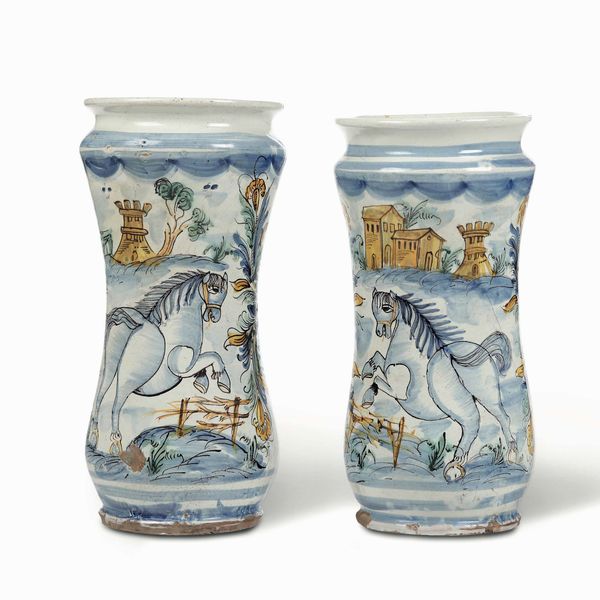 Coppia di albarelli<BR>Napoli, forse Fornace di Paolo Francesco Brandi, fine XVII - inizio XVIII secolo  - Asta Maioliche e Porcellane - Associazione Nazionale - Case d'Asta italiane