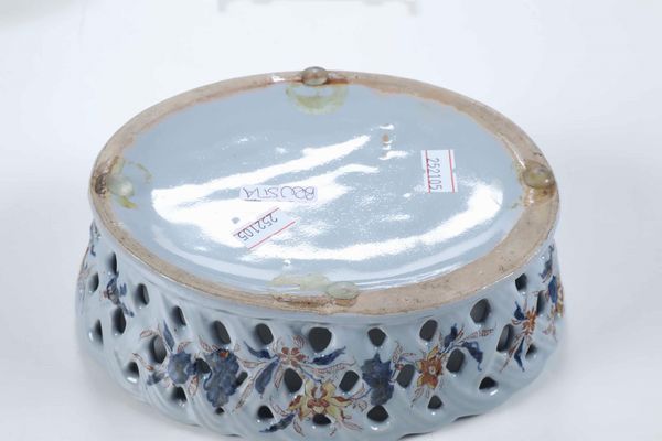 Coppia di cestini con sottopiatto<BR>Nove, Manifattura Antonibon, met del XVIII secolo<BR>  - Asta Maioliche e Porcellane - Associazione Nazionale - Case d'Asta italiane