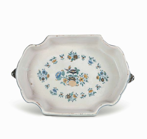 Bacinella<BR>Francia, Manifattura di Moustier, verso la met del XVIII secolo<BR>  - Asta Maioliche e Porcellane - Associazione Nazionale - Case d'Asta italiane