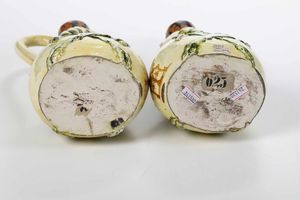 Coppia di brocche<BR>Probabilmente Napoli, XIX secolo<BR><BR>  - Asta Maioliche e Porcellane - Associazione Nazionale - Case d'Asta italiane