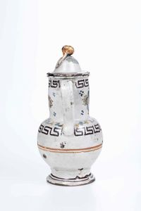 Vaso biansato con coperchio <BR>Puglia, Manifattura di Grottaglie, XIX secolo<BR>  - Asta Maioliche e Porcellane - Associazione Nazionale - Case d'Asta italiane