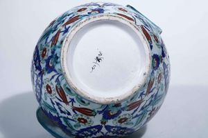 Vaso biansato con decoro a fiori e ghirlande di foglie Firenze, Manifattura Cantagalli, 1883 circa  - Asta Maioliche e Porcellane - Associazione Nazionale - Case d'Asta italiane