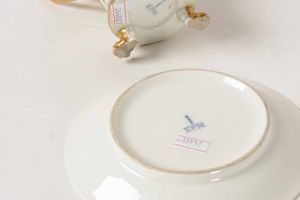 Due tazze con piattino Erinnerunstassen<BR>Berlino, 1830-1844<BR>  - Asta Maioliche e Porcellane - Associazione Nazionale - Case d'Asta italiane