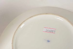 Due tazze con piattino Erinnerunstassen<BR>Berlino, 1830-1844<BR>  - Asta Maioliche e Porcellane - Associazione Nazionale - Case d'Asta italiane