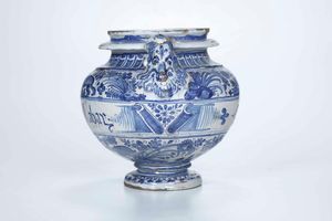 Vaso da elettuari<BR>Torino, Fabbrica del Regio Parco, XVII secolo<BR>  - Asta Maioliche e Porcellane - Associazione Nazionale - Case d'Asta italiane