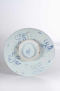 Grande sottocoppa<BR>Savona, seconda met del XVII secolo<BR><BR>  - Asta Maioliche e Porcellane - Associazione Nazionale - Case d'Asta italiane