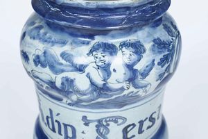 Albarello<BR>Savona, Manifattura Chiodo, inizio del XVIII secolo<BR>  - Asta Maioliche e Porcellane - Associazione Nazionale - Case d'Asta italiane