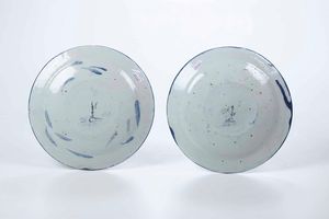 Coppia di piatti<BR>Savona, Manifattura Chiodo-Peirano, prima met del XVIII secolo<BR>  - Asta Maioliche e Porcellane - Associazione Nazionale - Case d'Asta italiane