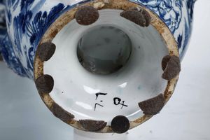 Coppia di stagnoni di farmacia  <BR>Savona, Fabbrica di Domenico Lorenzo Levantino, sesto decennio del XVIII secolo  - Asta Maioliche e Porcellane - Associazione Nazionale - Case d'Asta italiane