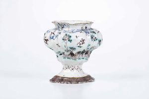 Vaso<BR>Savona, Manifattura Ferro, circa met del XVIII secolo<BR>  - Asta Maioliche e Porcellane - Associazione Nazionale - Case d'Asta italiane