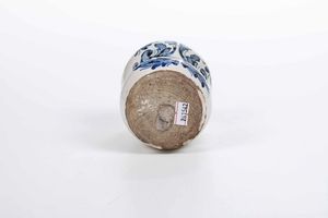 Albarello<BR>Castelli, inizio del XVIII secolo<BR>  - Asta Maioliche e Porcellane - Associazione Nazionale - Case d'Asta italiane