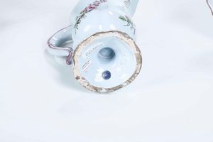 Vasca con versatore <BR>Veneto (forse Venezia, Manifattura Cozzi), ultimo ventennio del Settecento<BR>  - Asta Maioliche e Porcellane - Associazione Nazionale - Case d'Asta italiane