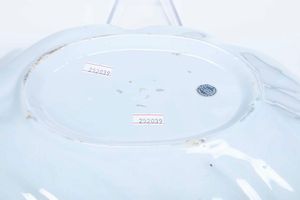 Vasca con versatore <BR>Veneto (forse Venezia, Manifattura Cozzi), ultimo ventennio del Settecento<BR>  - Asta Maioliche e Porcellane - Associazione Nazionale - Case d'Asta italiane