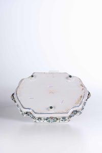 Bacinella<BR>Francia, Manifattura di Moustier, verso la met del XVIII secolo<BR>  - Asta Maioliche e Porcellane - Associazione Nazionale - Case d'Asta italiane