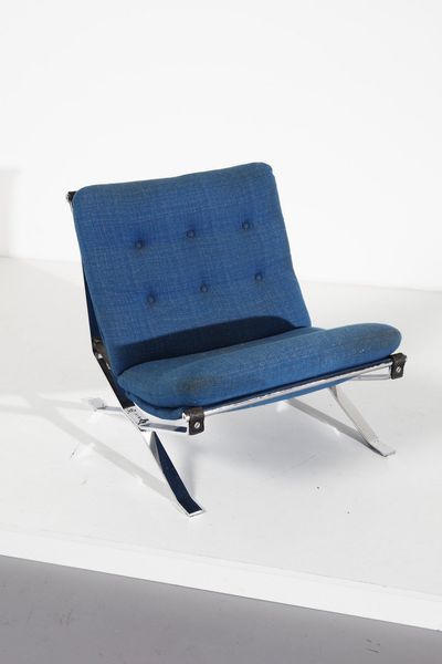 MIM ROMA : Poltrona Lotus  - Asta Asta 364 | DESIGN E ARTI DECORATIVE DEL NOVECENTO - DESIGN (Online) Online - Associazione Nazionale - Case d'Asta italiane