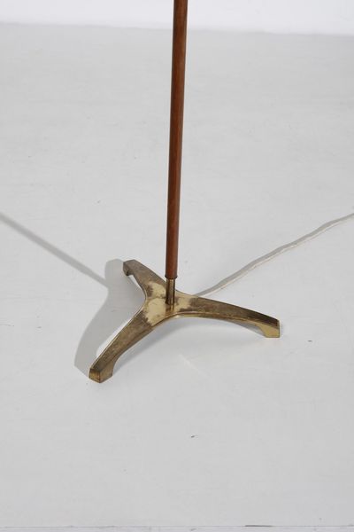 SARFATTI GINO (1912 - 1985) : attribuito. Lampada da terra  - Asta Asta 364 | DESIGN E ARTI DECORATIVE DEL NOVECENTO - DESIGN (Online) Online - Associazione Nazionale - Case d'Asta italiane