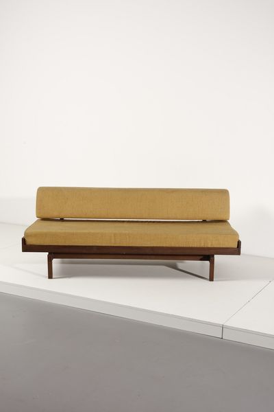 FRATTINI GIANFRANCO (1926 - 2004) : attribuito. Divano per Cantieri carugati  - Asta Asta 364 | DESIGN E ARTI DECORATIVE DEL NOVECENTO - DESIGN (Online) Online - Associazione Nazionale - Case d'Asta italiane