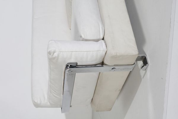 CACCIA DOMINIONI LUIGI (n. 1913) : Divano P11 Fasce Cromate per Azucena  - Asta Asta 364 | DESIGN E ARTI DECORATIVE DEL NOVECENTO - DESIGN (Online) Online - Associazione Nazionale - Case d'Asta italiane