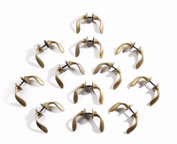 GRUPPO BBPR (n. 1932) : Dieci maniglie Velasca per Olivari  - Asta Asta 364 | DESIGN E ARTI DECORATIVE DEL NOVECENTO - DESIGN (Online) Online - Associazione Nazionale - Case d'Asta italiane