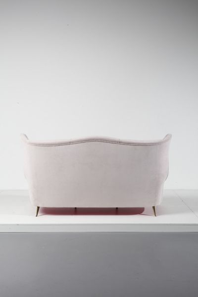 ISA BERGAMO : Divano  - Asta Asta 364 | DESIGN E ARTI DECORATIVE DEL NOVECENTO - DESIGN (Online) Online - Associazione Nazionale - Case d'Asta italiane