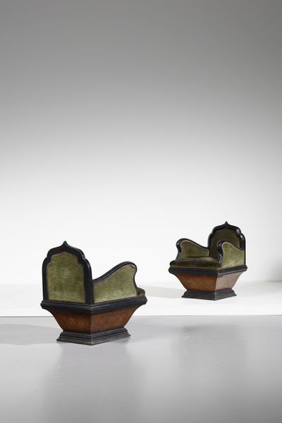 MANIFATTURA ITALIANA : Coppia di poltrone in stile neogotico  - Asta Asta 364 | DESIGN E ARTI DECORATIVE DEL NOVECENTO - DESIGN (Online) Online - Associazione Nazionale - Case d'Asta italiane