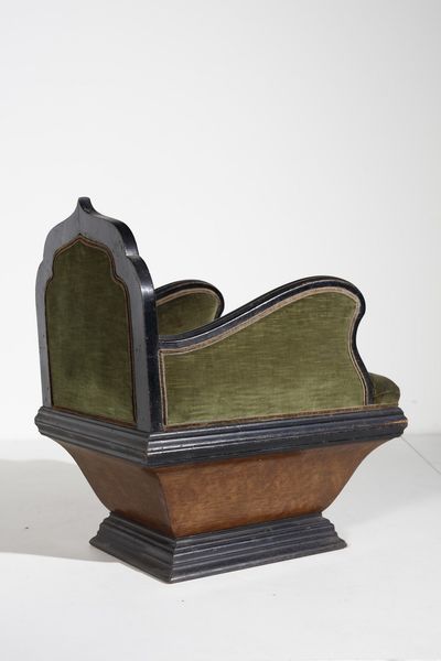 MANIFATTURA ITALIANA : Coppia di poltrone in stile neogotico  - Asta Asta 364 | DESIGN E ARTI DECORATIVE DEL NOVECENTO - DESIGN (Online) Online - Associazione Nazionale - Case d'Asta italiane