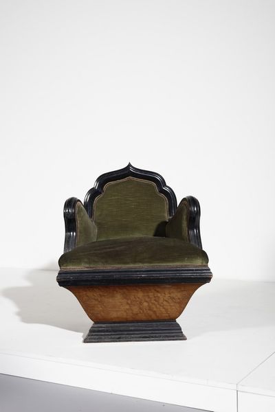 MANIFATTURA ITALIANA : Coppia di poltrone in stile neogotico  - Asta Asta 364 | DESIGN E ARTI DECORATIVE DEL NOVECENTO - DESIGN (Online) Online - Associazione Nazionale - Case d'Asta italiane