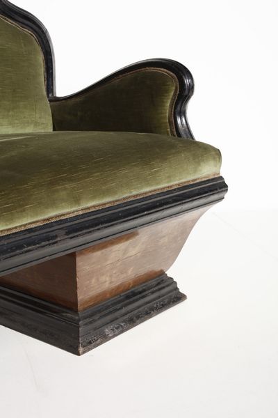 MANIFATTURA ITALIANA : Divano in stile neogotico  - Asta Asta 364 | DESIGN E ARTI DECORATIVE DEL NOVECENTO - DESIGN (Online) Online - Associazione Nazionale - Case d'Asta italiane