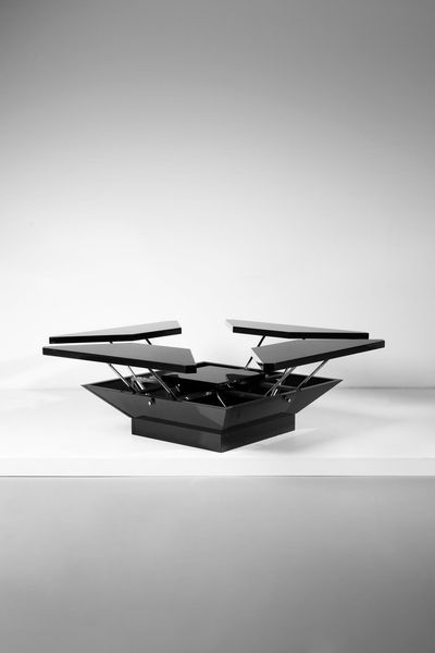 COCCHIA FABRIZIO : Tavolino da salotto Coclea per Sormani  - Asta Asta 364 | DESIGN E ARTI DECORATIVE DEL NOVECENTO - DESIGN (Online) Online - Associazione Nazionale - Case d'Asta italiane