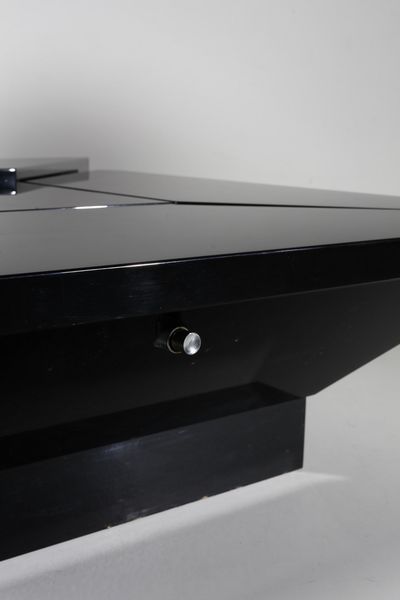 COCCHIA FABRIZIO : Tavolino da salotto Coclea per Sormani  - Asta Asta 364 | DESIGN E ARTI DECORATIVE DEL NOVECENTO - DESIGN (Online) Online - Associazione Nazionale - Case d'Asta italiane