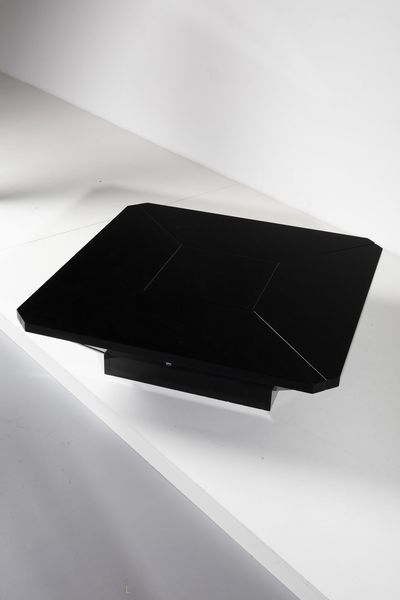 COCCHIA FABRIZIO : Tavolino da salotto Coclea per Sormani  - Asta Asta 364 | DESIGN E ARTI DECORATIVE DEL NOVECENTO - DESIGN (Online) Online - Associazione Nazionale - Case d'Asta italiane