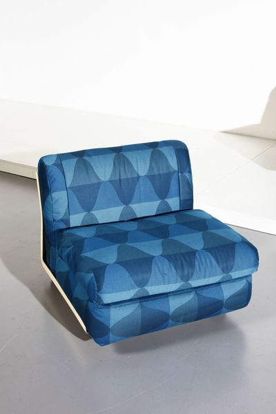 BELLINI MARIO (n. 1935) : Cinque sedute Amanta per C&B Italia  - Asta Asta 364 | DESIGN E ARTI DECORATIVE DEL NOVECENTO - DESIGN (Online) Online - Associazione Nazionale - Case d'Asta italiane