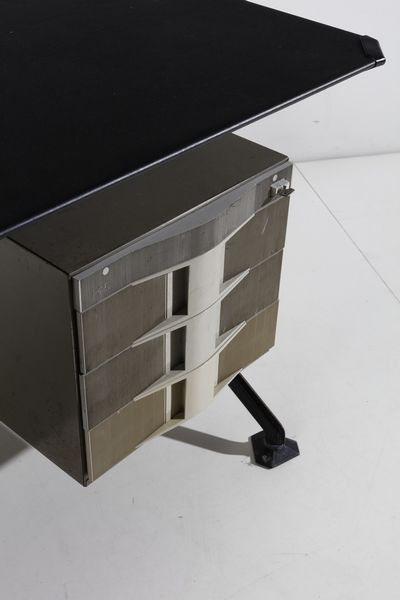 GRUPPO BBPR (n. 1932) : Scrivania Arco per Olivetti Synthesis  - Asta Asta 364 | DESIGN E ARTI DECORATIVE DEL NOVECENTO - DESIGN (Online) Online - Associazione Nazionale - Case d'Asta italiane
