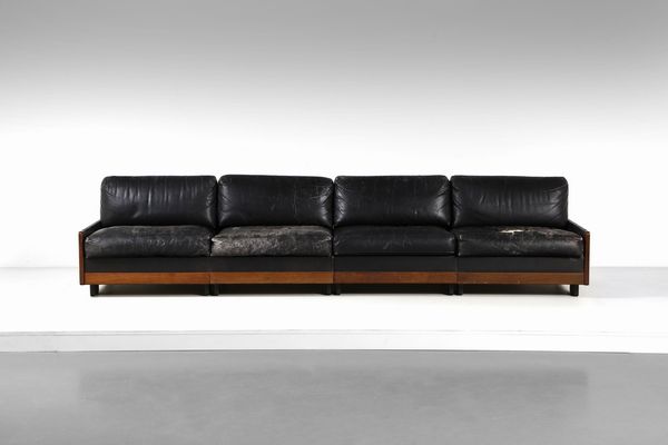 SCARPA TOBIA (n. 1935) : Divano produzione Cassina  - Asta Asta 364 | DESIGN E ARTI DECORATIVE DEL NOVECENTO - DESIGN (Online) Online - Associazione Nazionale - Case d'Asta italiane