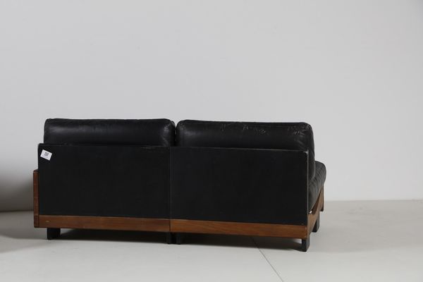 SCARPA TOBIA (n. 1935) : Divano produzione Cassina  - Asta Asta 364 | DESIGN E ARTI DECORATIVE DEL NOVECENTO - DESIGN (Online) Online - Associazione Nazionale - Case d'Asta italiane