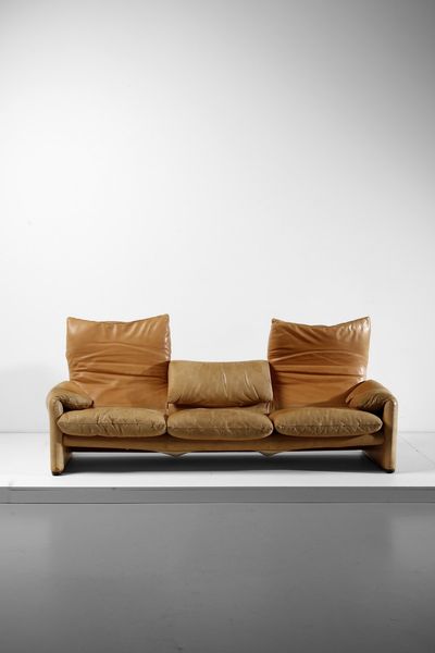 MAGISTRETTI VICO (1920 - 2006) : Divano Maralunga per Cassina  - Asta Asta 364 | DESIGN E ARTI DECORATIVE DEL NOVECENTO - DESIGN (Online) Online - Associazione Nazionale - Case d'Asta italiane