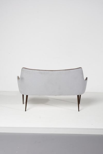 BORSANI OSVALDO (1911 - 1985) : Divanetto P35 per Arredamenti Borsani, Varedo  - Asta Asta 364 | DESIGN E ARTI DECORATIVE DEL NOVECENTO - DESIGN (Online) Online - Associazione Nazionale - Case d'Asta italiane