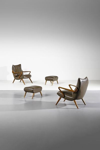 MANIFATTURA ITALIANA : Coppia di poltrone con poggiapiedi  - Asta Asta 364 | DESIGN E ARTI DECORATIVE DEL NOVECENTO - DESIGN (Online) Online - Associazione Nazionale - Case d'Asta italiane