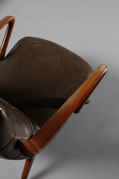 MANIFATTURA ITALIANA : Coppia di poltrone con poggiapiedi  - Asta Asta 364 | DESIGN E ARTI DECORATIVE DEL NOVECENTO - DESIGN (Online) Online - Associazione Nazionale - Case d'Asta italiane